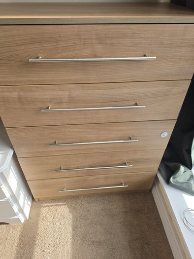 chest of drawers