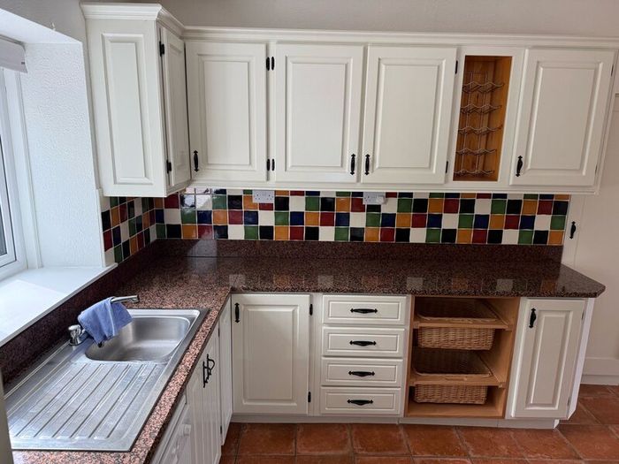 Kitchen units and countertop
