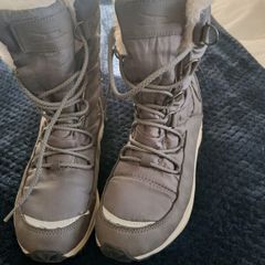snow boots