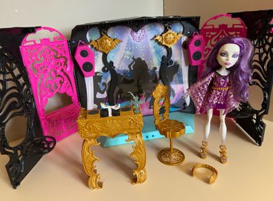 monster high party lounge