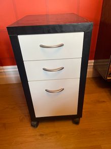 Wheeled desk drawer cabinet