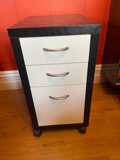 Wheeled desk drawer cabinet