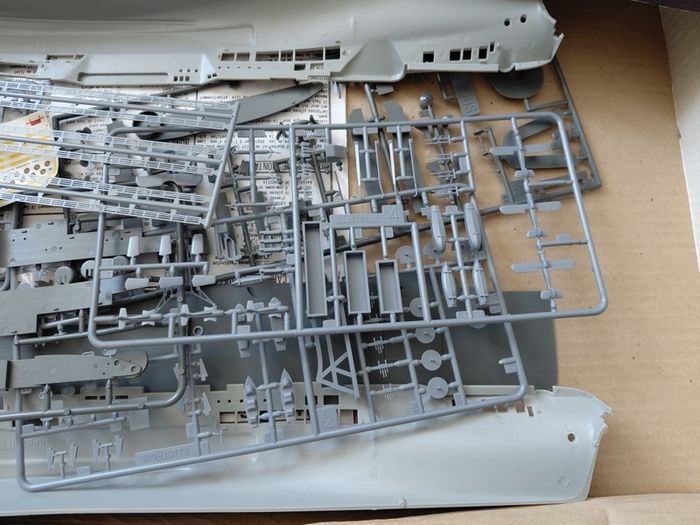 Heller 1/400 WWII Royal Navy Armored Fleet Aircraft Carrier HMS Illustrious