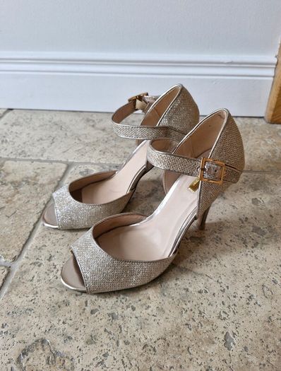 Gold peeptoe sandal