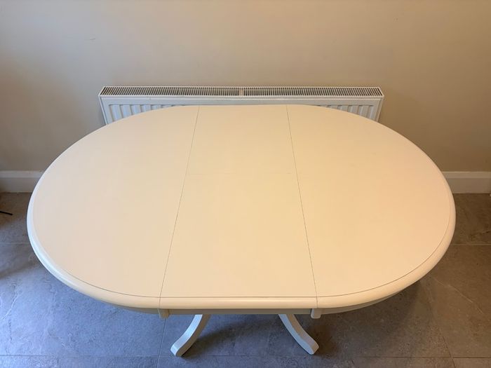 Extendable Dining Table (no chairs)