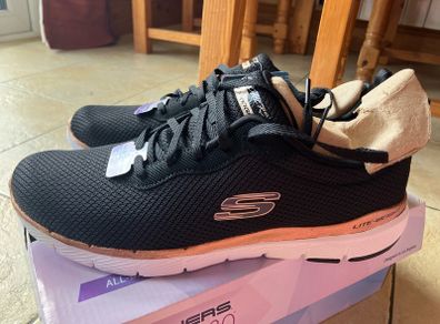 Skechers
