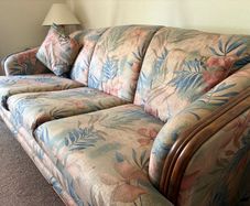 Couch + 2 chairs