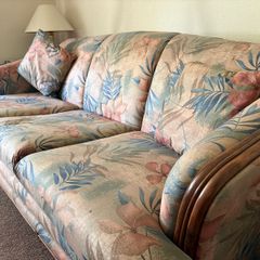 Couch + 2 chairs