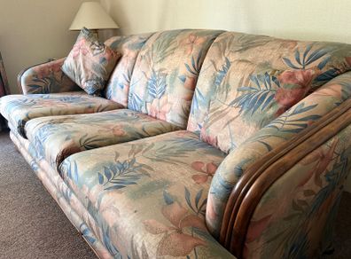 Couch + 2 chairs