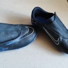 Nike football kids shoes UK12