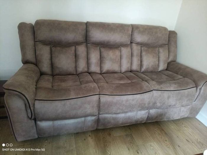 Three piece recliner suite