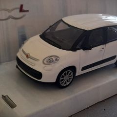Diecast Model Fiat 500 L MPV 2012 White - Collectable Motorama 1:43