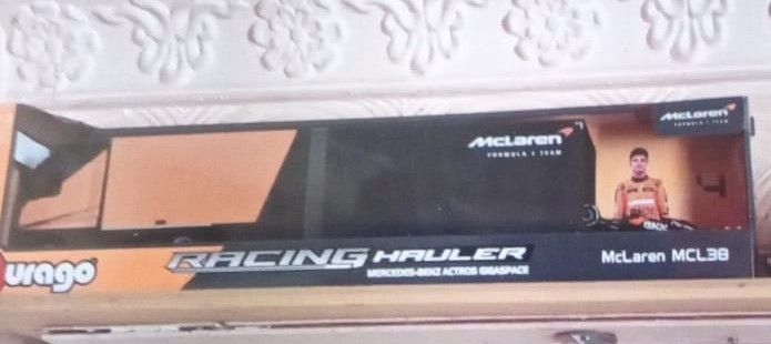 Bburago Racing Hauler Mclaren Formula 1 Mcl 38 Mercedes Truck Model