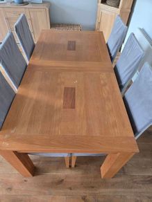 Oak Dining room table & chairs