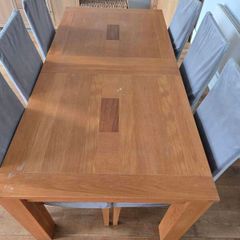 Oak Dining room table & chairs