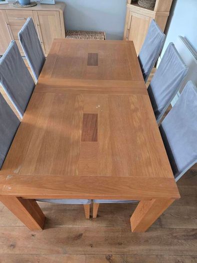 Oak Dining room table & chairs