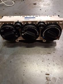 Avensis heating controls