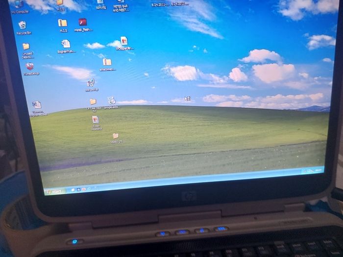 HP Pavilion zv6000, .5GB Ram, 60GB HDD, Original Windows XP, Real Genuine Vintage Laptop in excellent condition