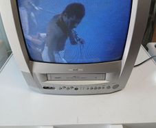 Black diamond crt/vhs combo