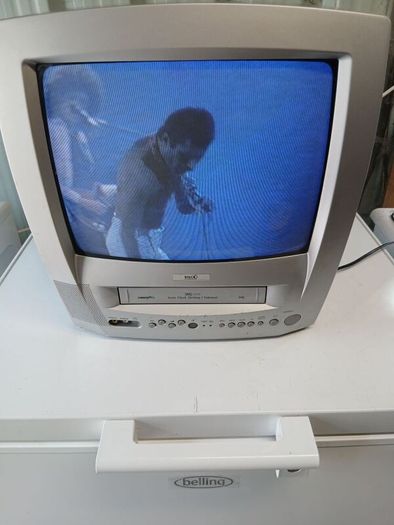 Black diamond crt/vhs combo