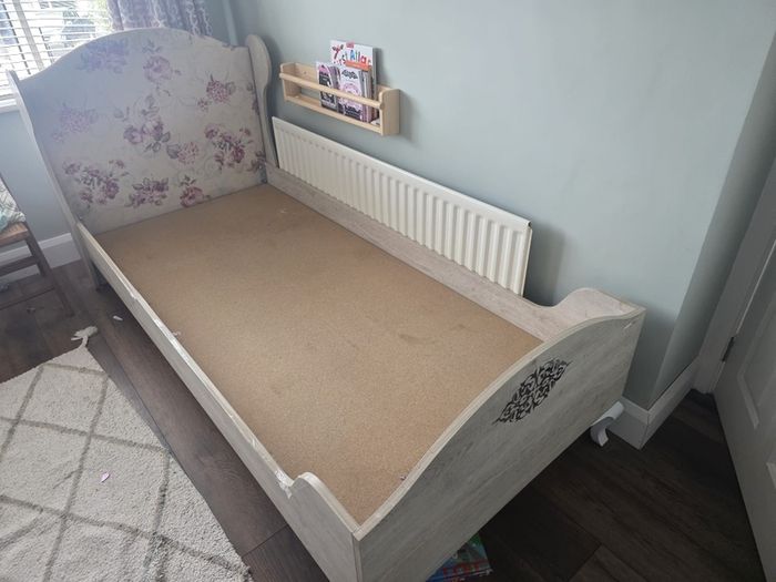 Childrens bed