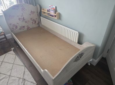 Childrens bed