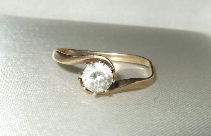 Vintage 14k Gold Twist Solitaire Ring