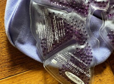 Hot and cold breast therapy pads