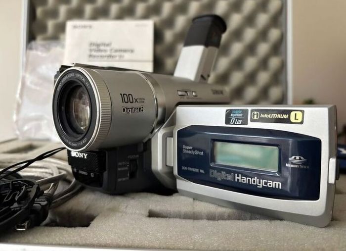 Sony Digital 8 Video Camera DCR-TRV420E
