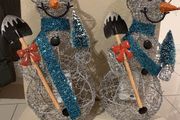 2 Christmas showman decorations