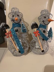 2 Christmas showman decorations