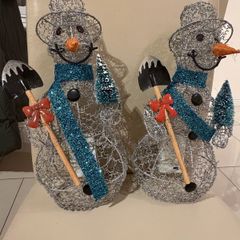 2 Christmas showman decorations