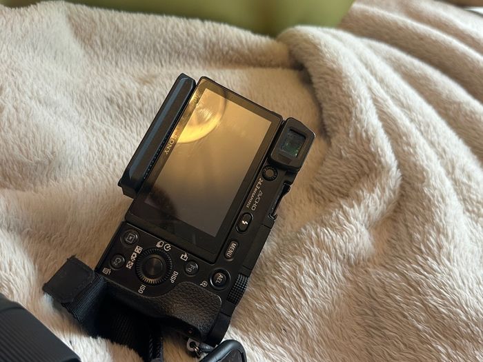 Sony A6000 + sigma 18-35mm F1.8 with Sony FE converter( original fitting on Nikon) small rig case included +batteries