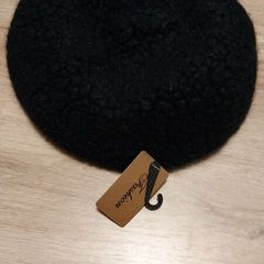 Bnwt beret was 20euro