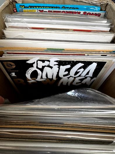 Marvel, DC & Indie Medium Comic Box w 180 comics for Sale