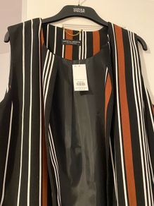 sleeveless jacket/top/