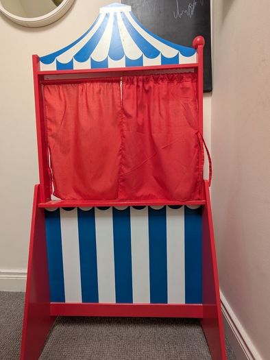 Puppet stand