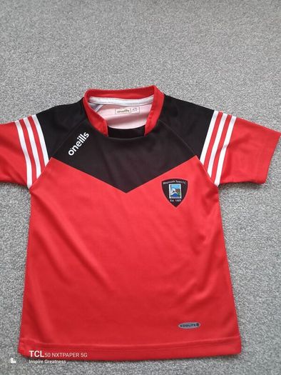 boy's Maynooth football/soccer top.age 5/6