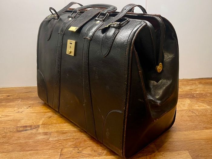 Vintage Black Leather Doctor's Bag / Gladstone Bag