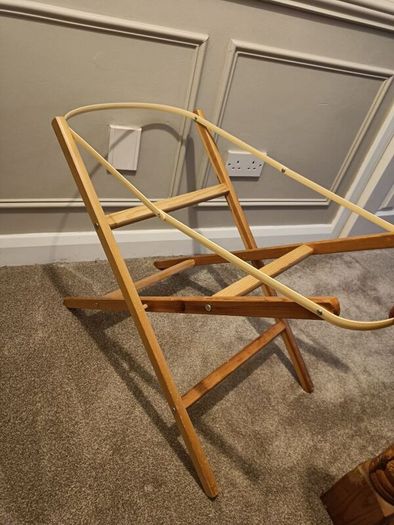 Moses basket stand