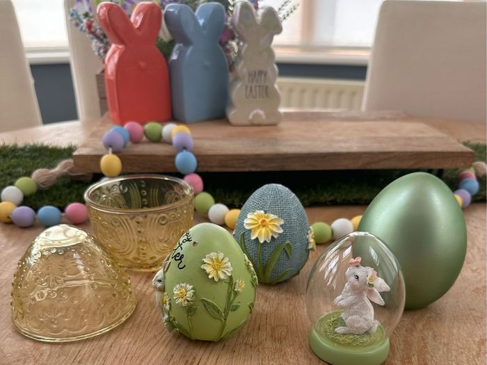 Lovely Easter/Spring  bunny rabbit and egg decor