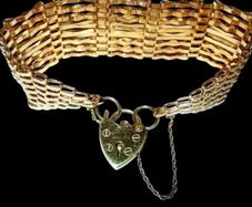Vintage Hallmarked 9ct Gold Gate/Padlock Bracelet