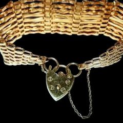 Vintage Hallmarked 9ct Gold Gate/Padlock Bracelet