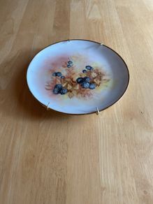 Plate with hanger