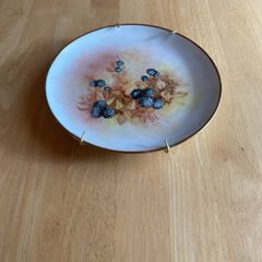 Plate with hanger