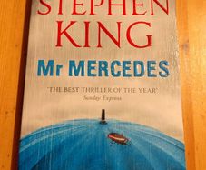 Mr Mercedes.  Stephen King.  4 books 10 euro