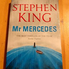 Mr Mercedes.  Stephen King.  4 books 10 euro