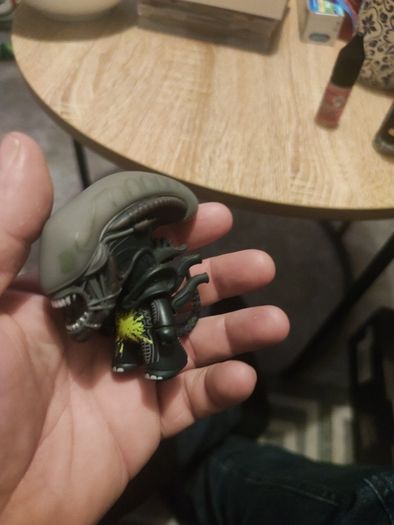 Alien VS Predator AVP Titans 4.5" Tall Vinyl Figure Xenomorph!