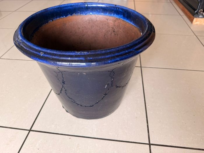 Ceramic flower pot
