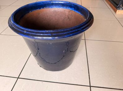 Ceramic flower pot